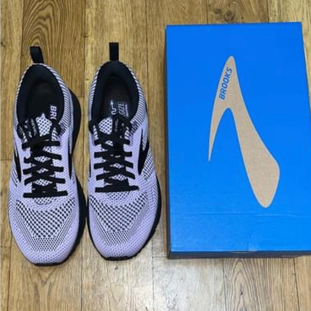 Women’s Brooks Revel 5. Brand new. Size 9.